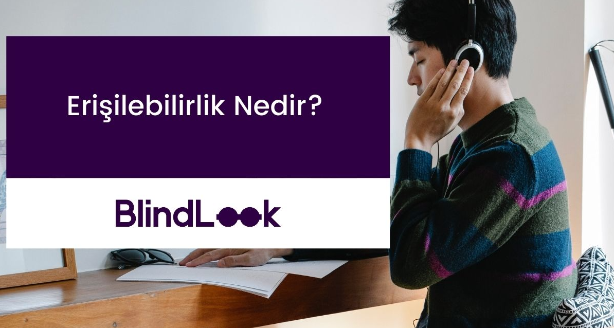 Kulaklıkla birşeyler dinleyen görme engelli bir adam.