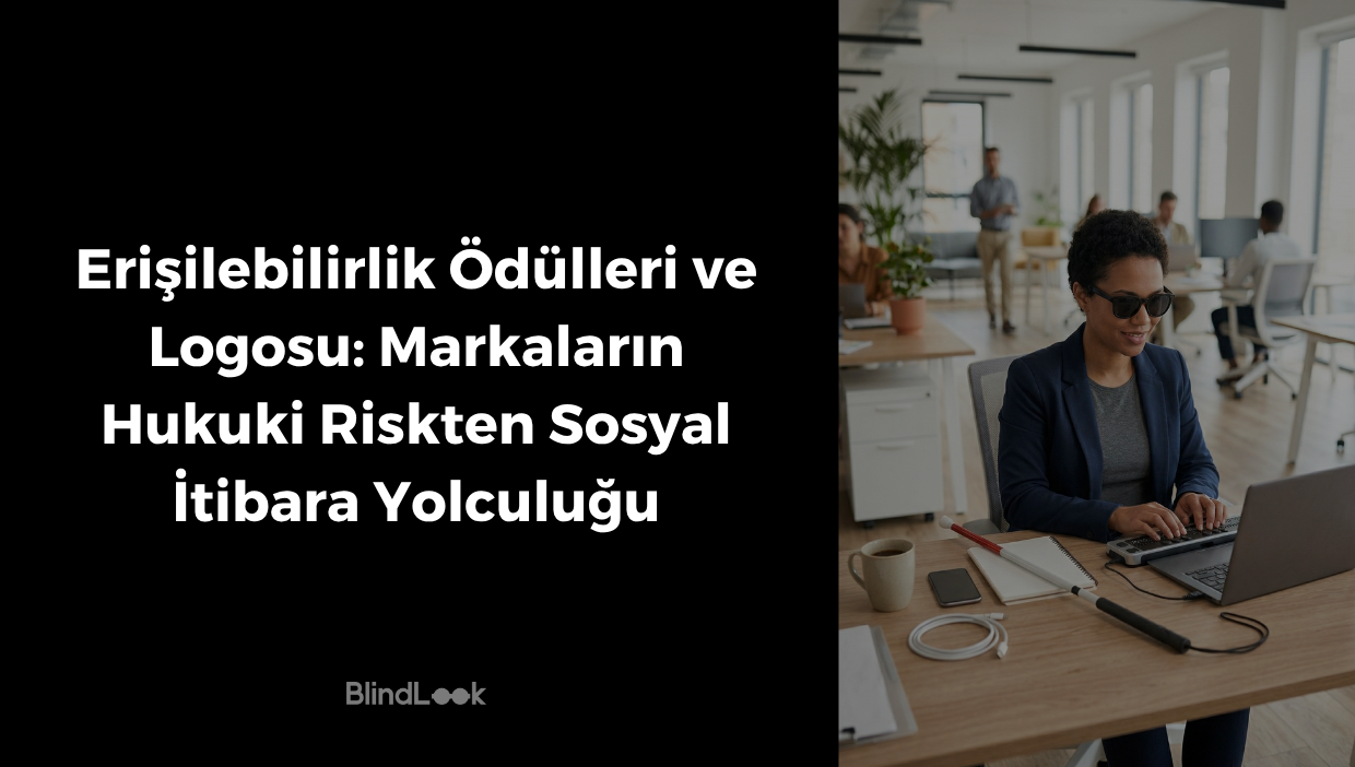 Görsel iki dikey bölüme ayrılmış. Sol bölümde, siyah arka plan üzerinde büyük beyaz harflerle 'Erişilebilirlik Ödülleri ve Logosu: Markaların Hukuki Riskten Sosyal İtibara Yolculuğu' başlığı ve en altta beyaz renkte 'BlindLook' logosu yer alıyor. Sağ bölümde ise modern ve aydınlık bir ofis ortamını gösteren bir fotoğraf var. Ön planda, masasında laptopuyla çalışan kısa saçlı, şık giyimli ve güneş gözlüklü bir kadın görülüyor. Kadın, laptopun önündeki bir Braille ekranı (kabartma ekran) kullanarak yazı yazıyor. Masasının üzerinde katlanmış beyaz bir görme engelli bastonu, bir fincan kahve, akıllı telefon ve not defteri bulunuyor.