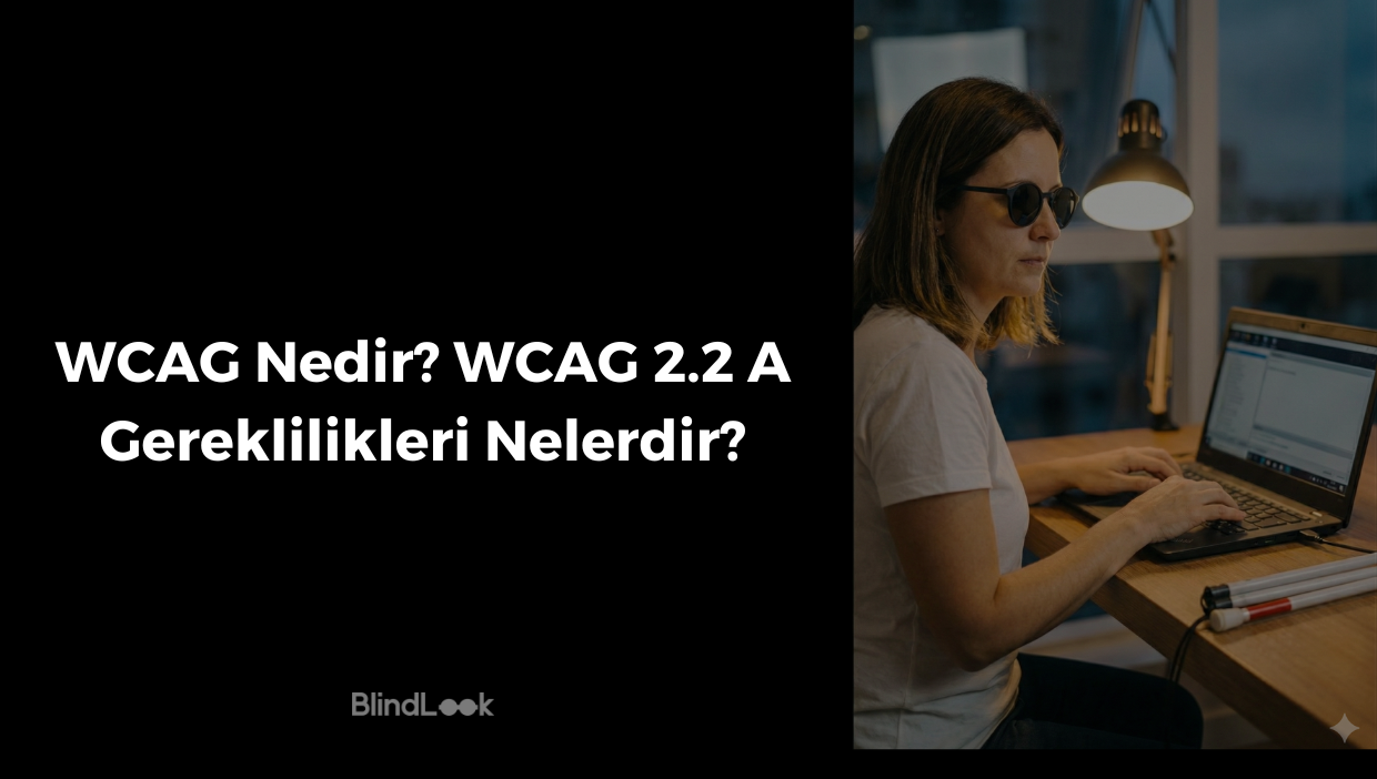 Gözlük takan bir kadın, masa lambası ışığında dizüstü bilgisayarda çalışıyor.