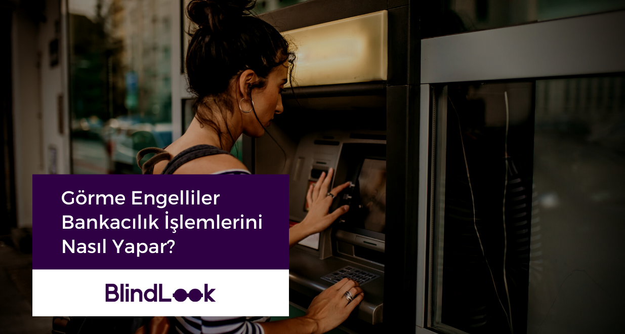 ekranda atm üzeren para çekmeye çalışan bir kişinin görseli.