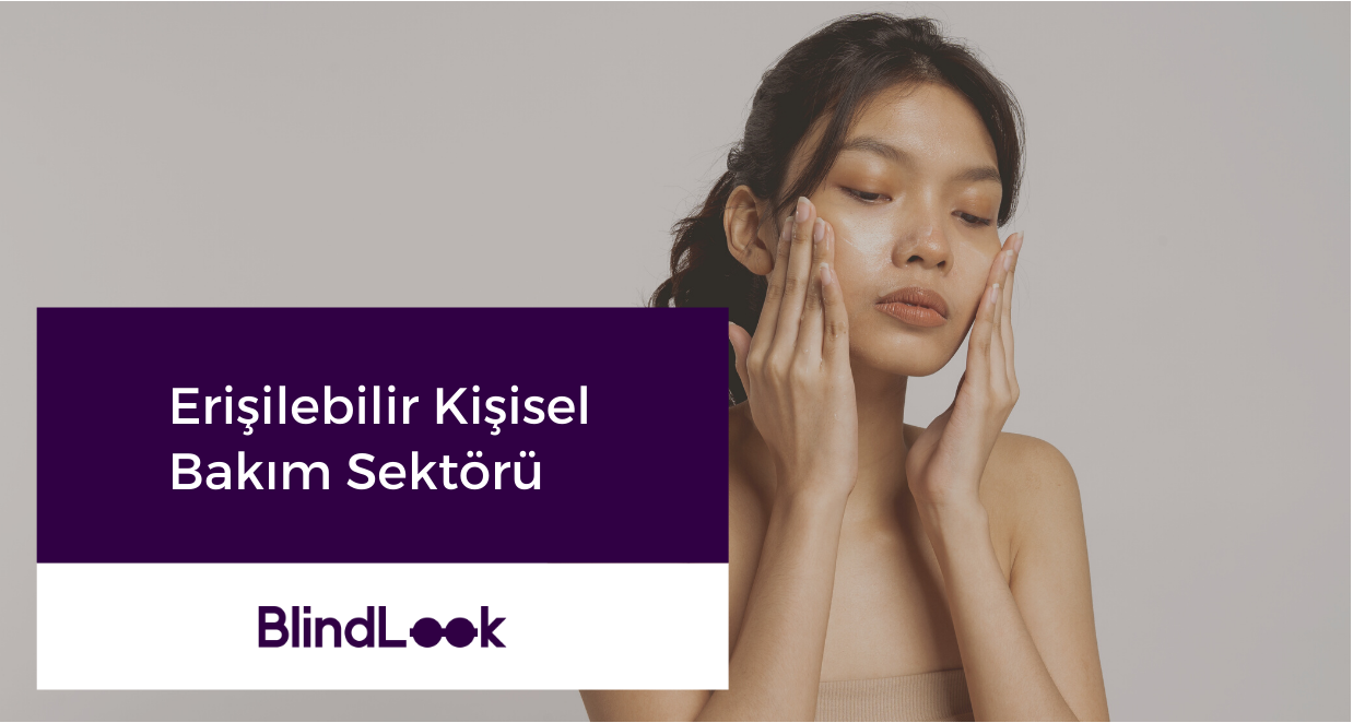 İki eliyle iki yanağına dokunan bir kadın.