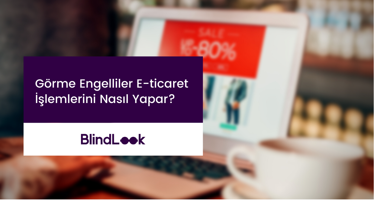 Bilgisayarda online alışveriş yapan bir kişi.