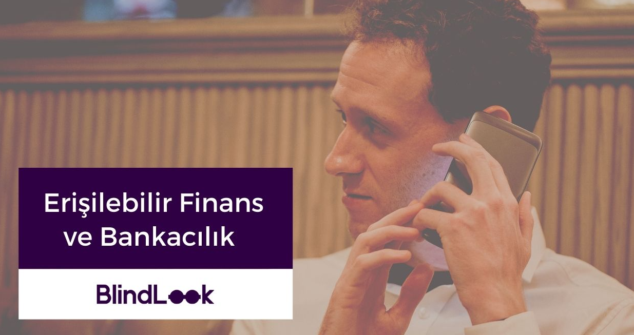 Sol Eli ile telefonunu tutmuş ve telefonunu kullanan bir görme engelli adam.