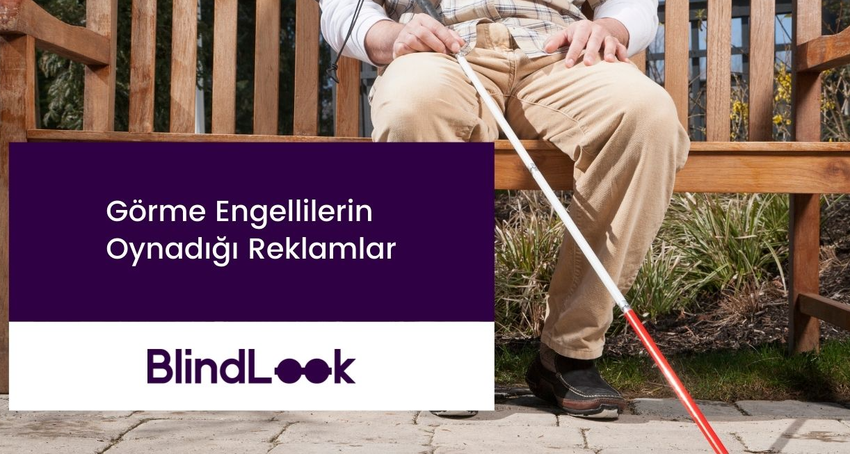 Ekranda elinde bastonu olan ve bir bankta oturan görme engelli bir adam görülüyor.